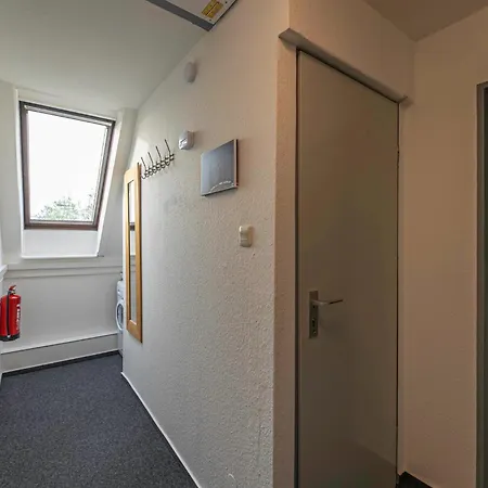 Unterm Dach In *